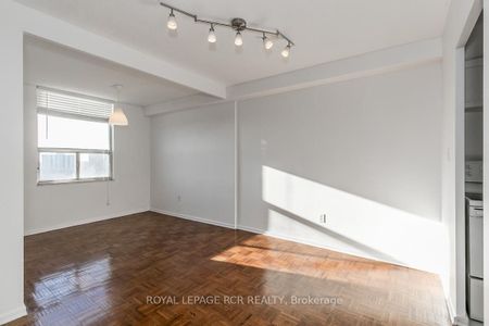 1215 5 Shady Golfway - Photo 2