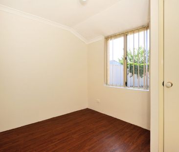 Spacious Family Home in Prime Location! - Photo 1