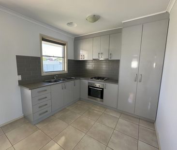 27 Cameron Avenue,, Shepparton VIC 3630 - Photo 4