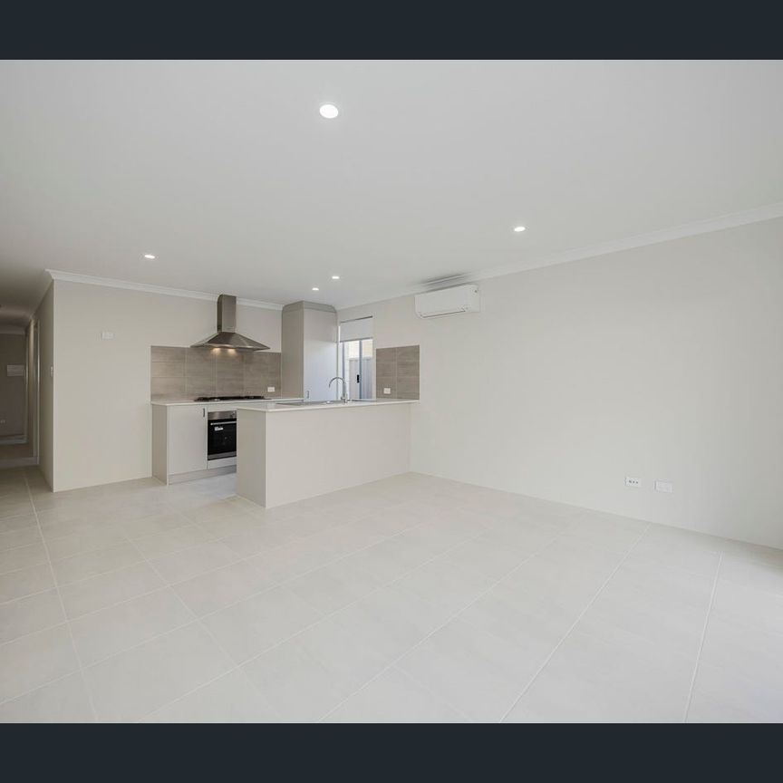 Modern Coastal Living – Perfect for Families or Dual Occupancy - Photo 1