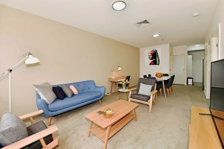Bright 2-bedroom apartment near Melbourne Central Station - Photo 4