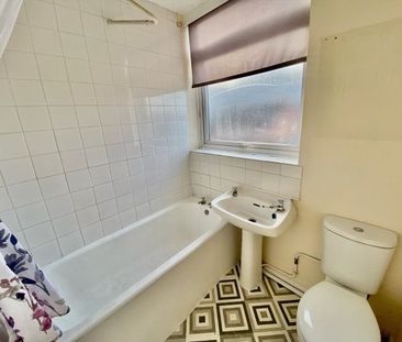High Street, Biggleswade. SG18 - Photo 5