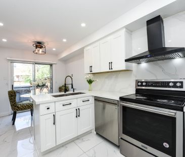 For Lease - 6037 Clover Ridge Crescent, Mississauga, Ontario - Photo 2