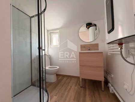 À louer : Maison 1 pièce de 23 m² avec garage à Varennes-sur-Seine - Photo 2