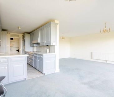 3 bedroom flat to rent - Photo 6