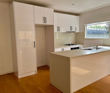 5/2 Gibson Street, Caulfield East VIC 3145 - Townhouse For Rent | D... - Photo 4