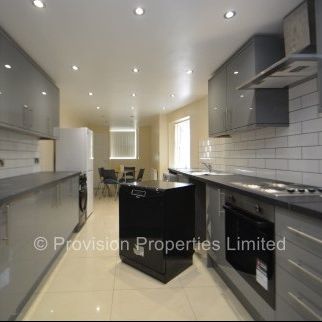 4 Bed 4 Bath Properties in Leeds - Photo 1