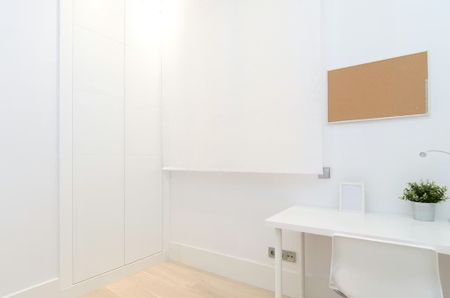 Calle de los Bordadores, Madrid, Community of Madrid 28013 - Photo 4