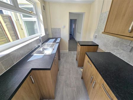 3 bedroom terraced house to rent - Photo 3