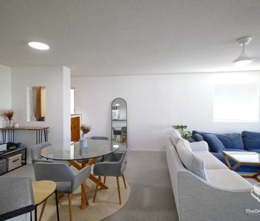 Top floor, north-east facing in centro@toowong - Photo 4