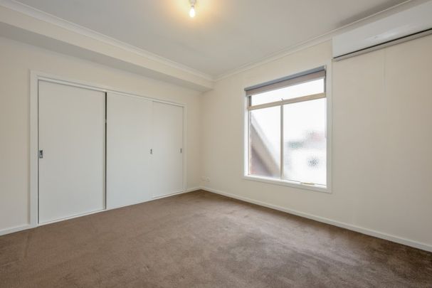 Modern Townhouse Living - Entrance to Property Via Laneway in Sussex St - Photo 1