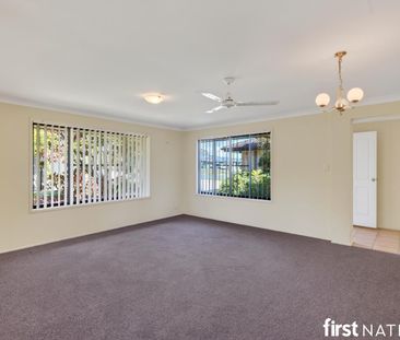 SPACIOUS 4 BEDROOM FAMILY HOME WITH MULTIPLE LIVING SPACES - Photo 2