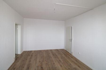 Willkommen! 2 Zimmer mit Balkon! - Photo 3