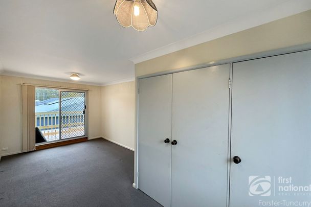 Generous 3-Bedroom Townhouse in Prime Location - Photo 1