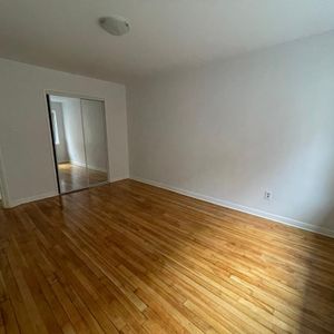 À louer 1275$ – 3 ½ au 2715 Place Darlington, Côte-des-Neiges - Photo 2