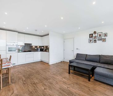 Amazing two bedroom, two bathroom apartment with a bright and spacious living room. - Photo 3