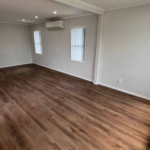 Newly Renovated 3 Bedroom House - Photo 2