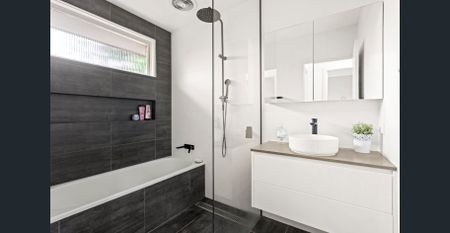 Stylish Two-Bedroom Retreat in the Heart of Elsternwick - Photo 2