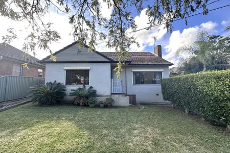 NEAT & SPACIOUS THREE BEDROOM FAMILY HOME WITH A LARGE BACKYARD - Photo 4