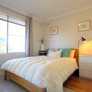 Location! Location! Modern Convenience with A/C **Available 22/12/25 ** - Photo 2