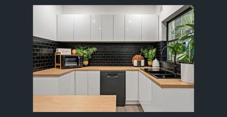 PRIME LOCATION - HANDY TO EVERYTHING - Photo 4