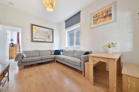 4 Bed Flat, Lyveden Road, SW17 - Photo 3