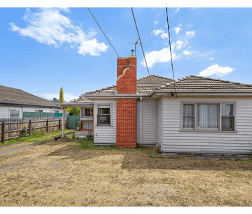 Spacious Fully Furnished 4 bedroom Home in a Prime Location - Photo 3