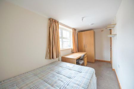 6 bedroom terraced house to rent - Photo 2