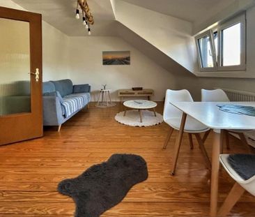 Sanierte und möblierte Dachgeschosswohnung zum Wohlfühlen! - Photo 2