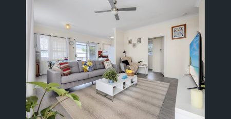 Cosy 2 Bedroom home- Water and power included - Photo 2