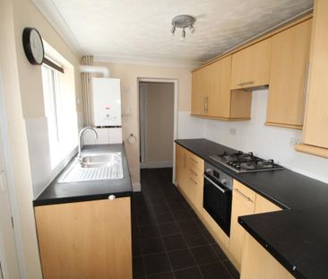 2 bedroom end of terrace house to rent - Photo 6