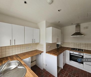 2 bedroom end of terrace house to rent - Photo 1