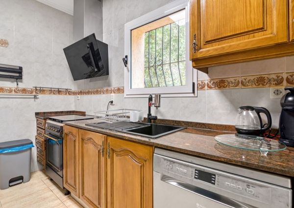 Villa for rent in Cumbre del Sol with 5 bedrooms