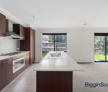FAMILY HOME WITH MULTIPLE LIVING AREARS!!! - Photo 6