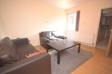 5 Bed - Grange Avenue, Reading - Photo 4