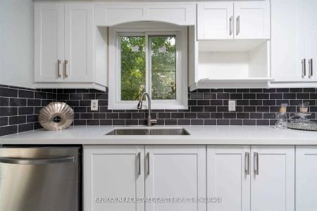 32 Verity Court #(Upper) - Photo 5