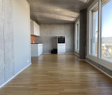 Attraktive 2.5 - Zimmerwohnung direkt beim Bahnhof mit Weitsicht - Photo 1