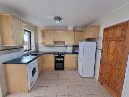 2 bedroom semi-detached house to rent - Photo 5