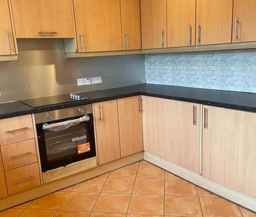 33 Antrim Road, Ballynahinch, BT24 8AN - Photo 2