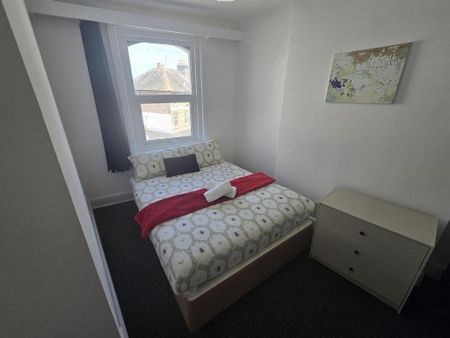5 bedroom apartment to rent - Photo 4
