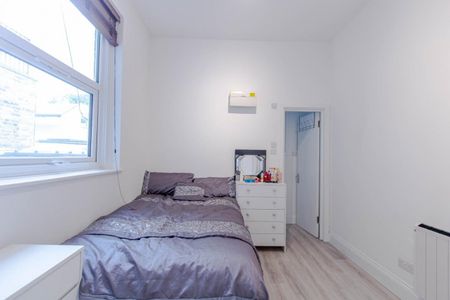 High Street, Acton, W3, London - Photo 3