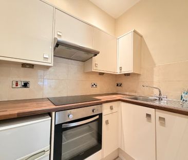 Huntly Gardens, B2, Glasgow, Hillhead, G12 9AU - Photo 5