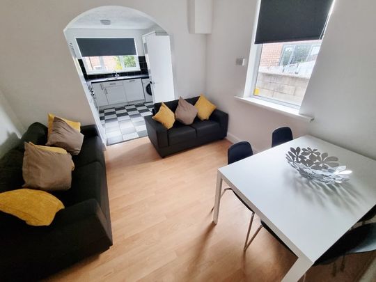 6 Bed Semi-Detached House, Kimbolton Avenue, NG7 - Photo 1