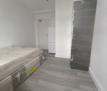 Room in a Shared House, Upper Tooting Road, SW17 - Photo 2