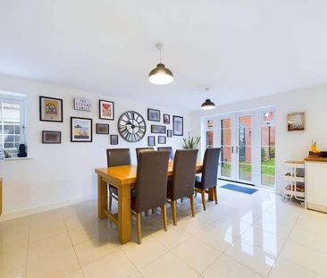 Trinity Circle, High Wycombe, Buckinghamshire, HP11 - Photo 5