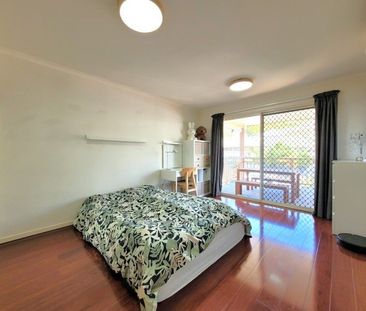 PERFECT LOW MAINTENANCE 3BEDS+1MUILTI PURPOSE ROOM WITH LARGE COURT... - Photo 4