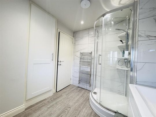 1 bedroom character property to rent - Photo 1