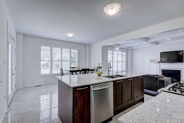 For Lease - 58 Ridge Gate Crescent, East Gwillimbury, Ontario - Photo 1