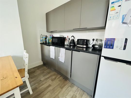 Beechwood View, Burley, LS4 2LP, Leeds - Photo 1