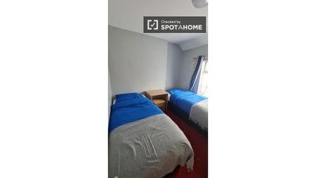 Room in shared apartment for rent in The Coombe, Dublin - Photo 5